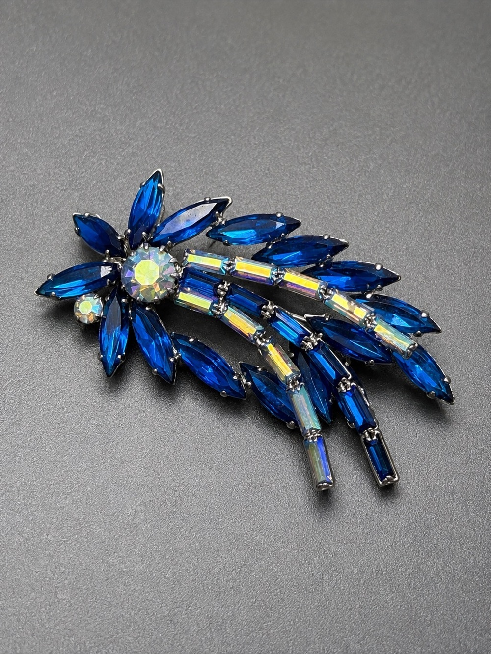Vintage Blue Rhinestone Spray Brooch #cz125